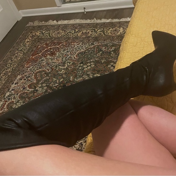 Michael Kors adjustable heels - Picture 4 of 4